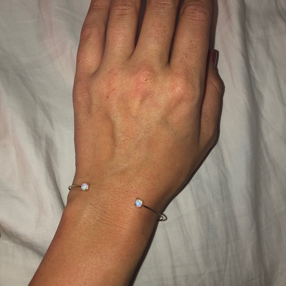 Bracelet with opals